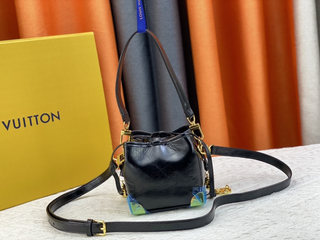 Louis Vuitton Néo Purse Lv Charms Black 15Cm M82886