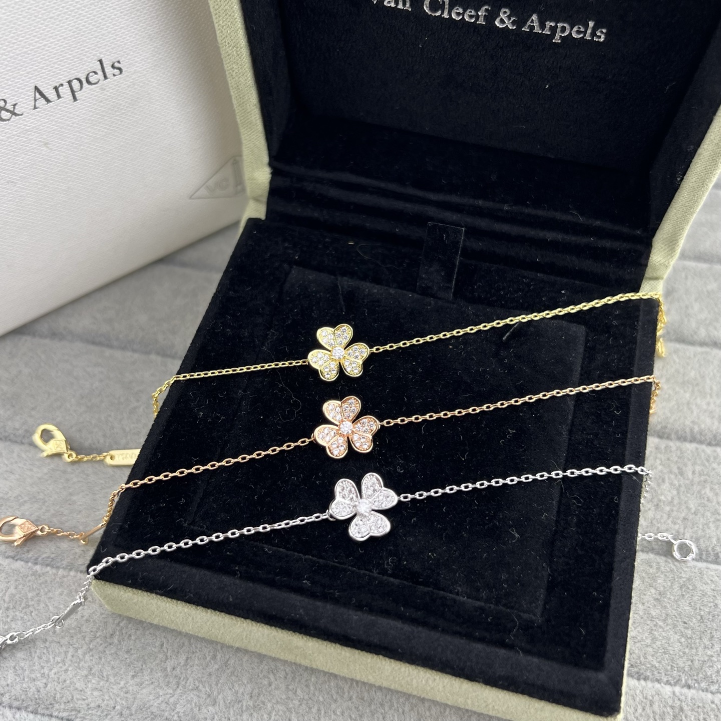 Clover full diamond bracelet