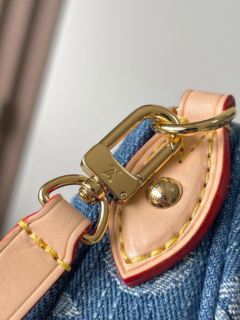 Louis Vuitton Pochette Valley Bag Denim Blue 21cm M13571