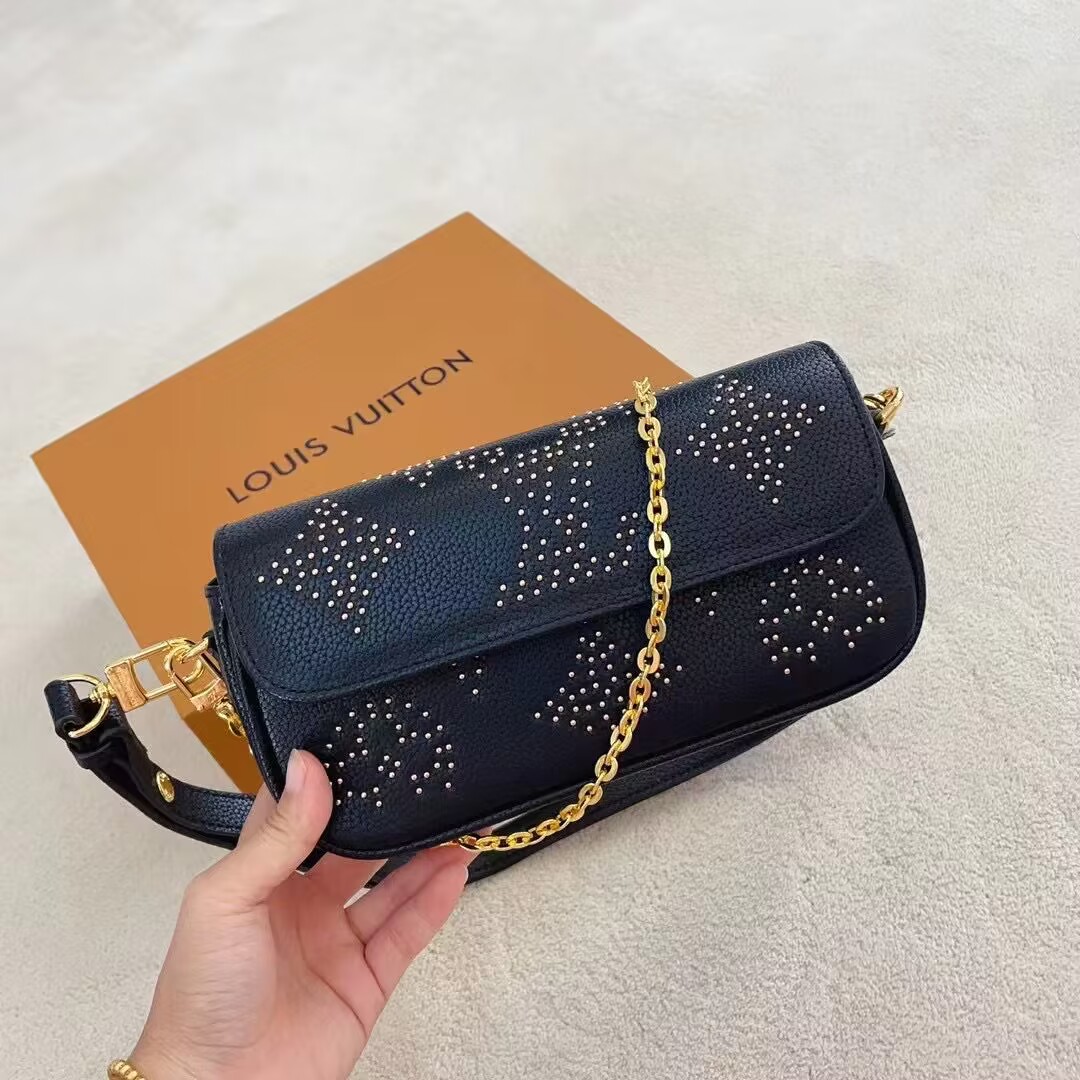 Louis Vuitton Wallet On Chain Ivy Black 22Cm M82653