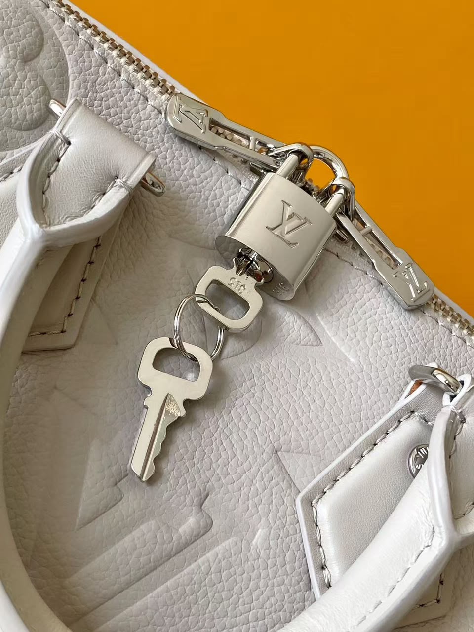 Louis Vuitton Speedy 20 Bag Brume Grey  16cm M28343
