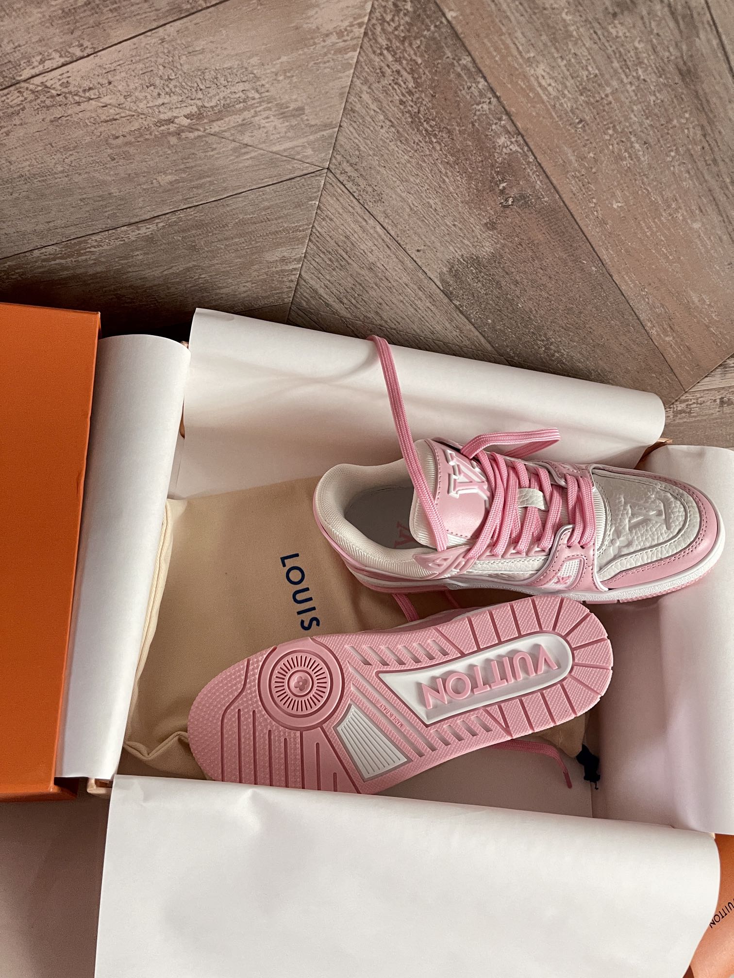 Louis Vuitton Lv Trainer Sneaker Pink Rose 1Aboek