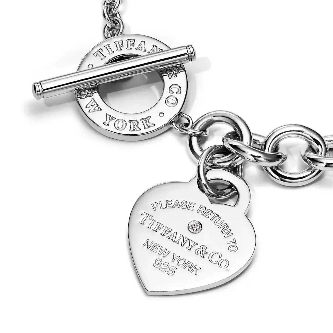 Tiffany sterling silver link bracelet features the iconic heart tag set with a round brilliant diamond and an oversized toggle closure