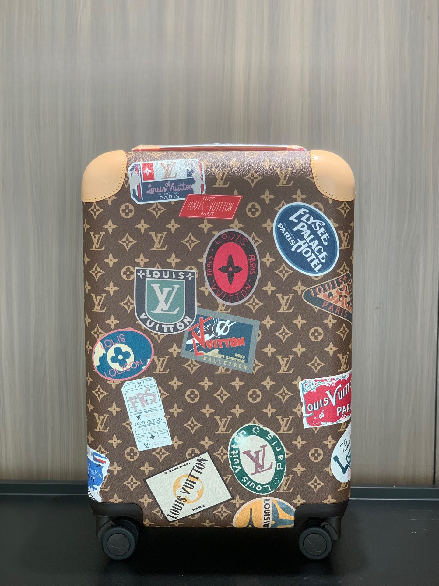 LOUIS VUITTON Horizon 55