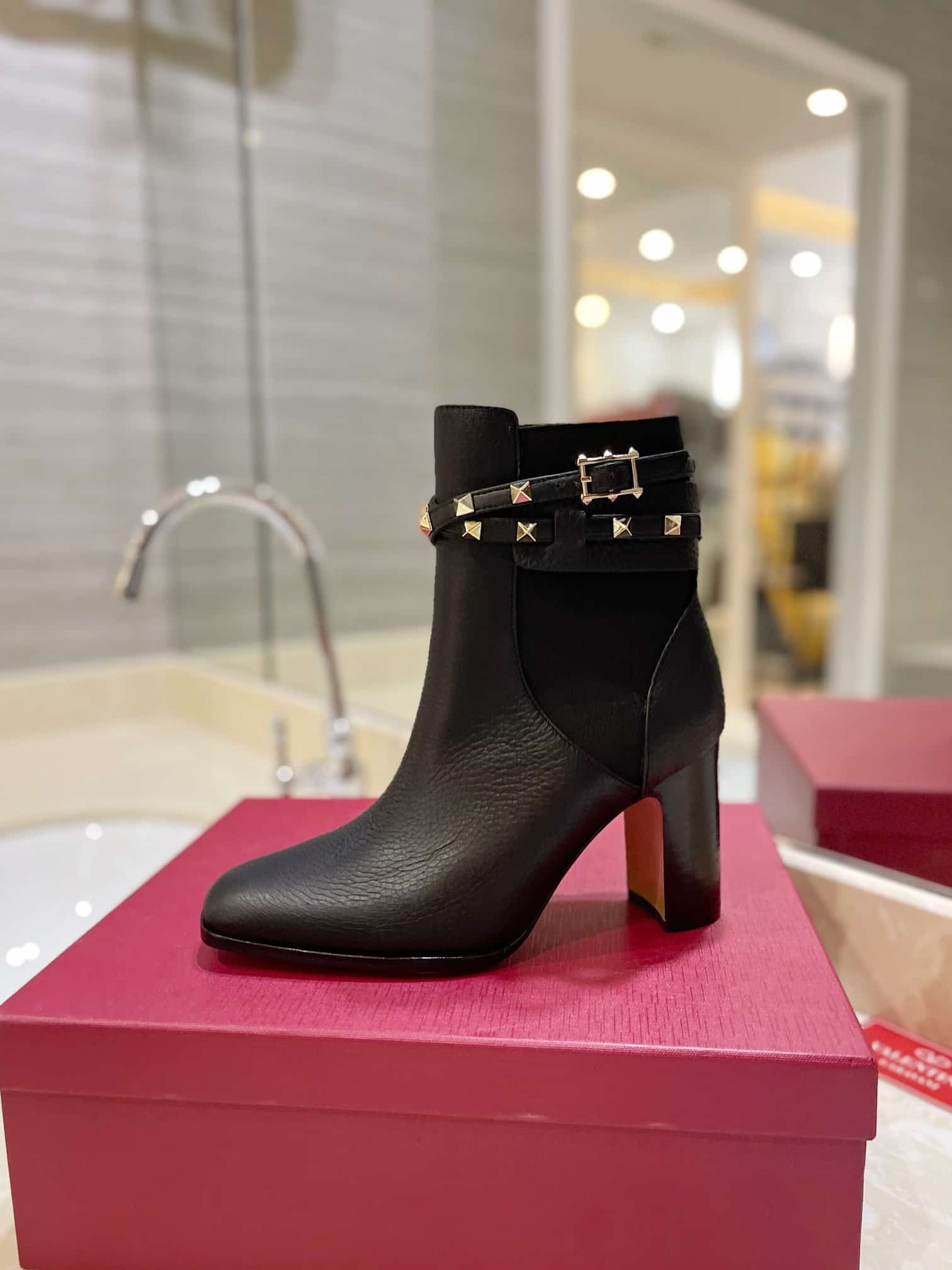 Valentino Garavani Rockstud Grainy Calfskin Ankle Boot Black 3W2S0P62Vce 0No