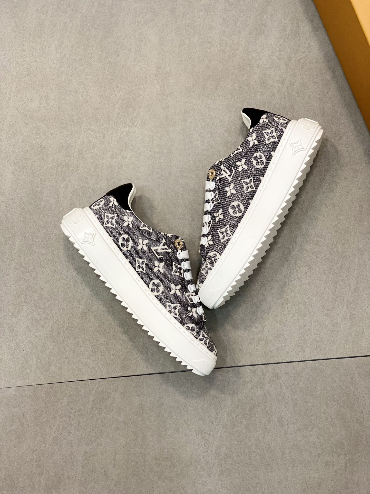 Louis Vuitton Time Out Sneaker 1Aaw2S