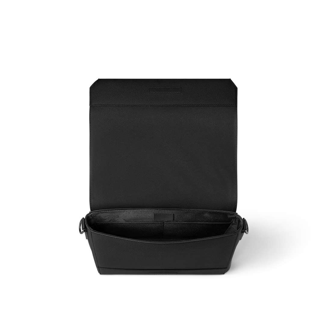 Louis Vuitton District Pm Bag Black 26Cm M30850 For Men