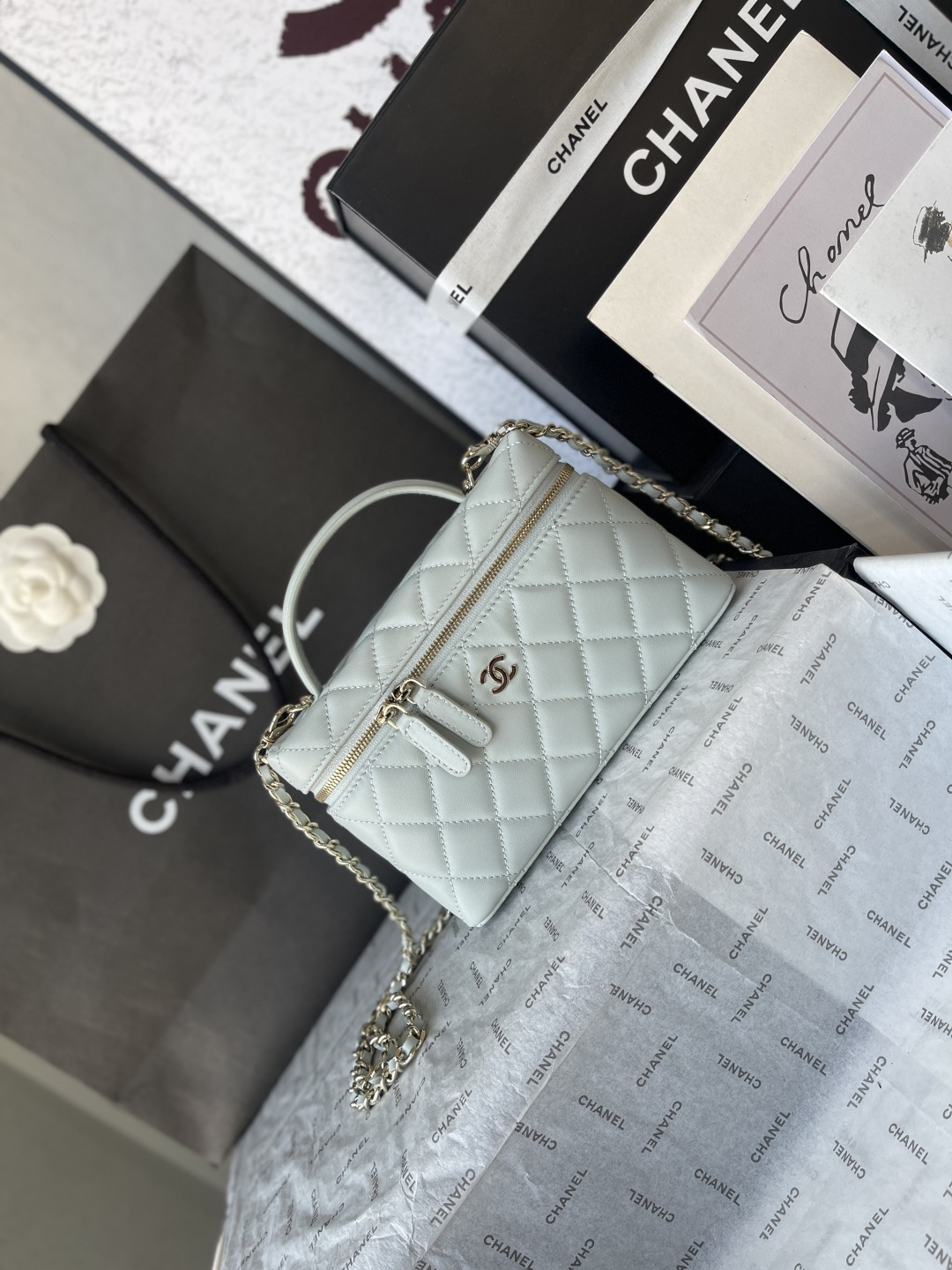 25C Classic Vanity Case with Chain（White）