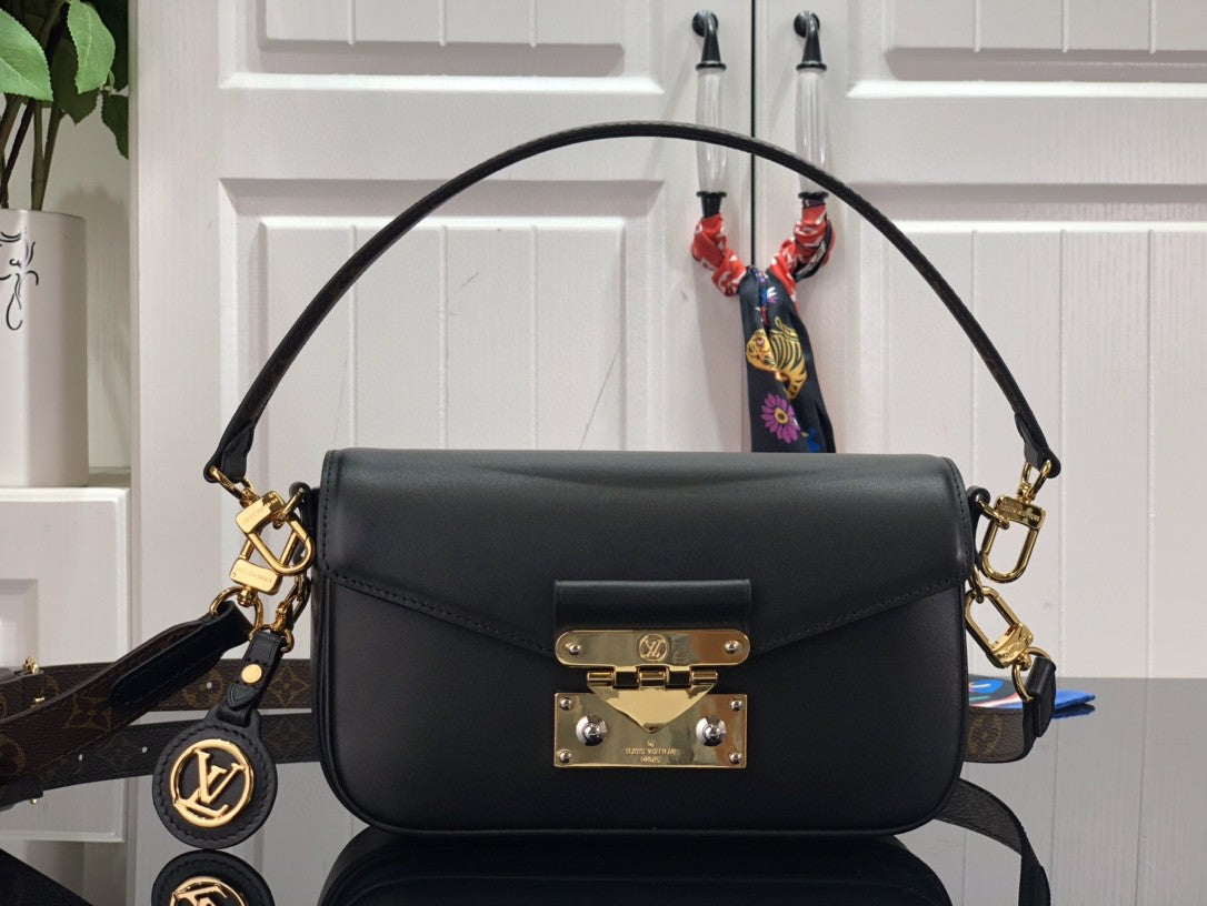 Louis Vuitton Swing 24Cm Black