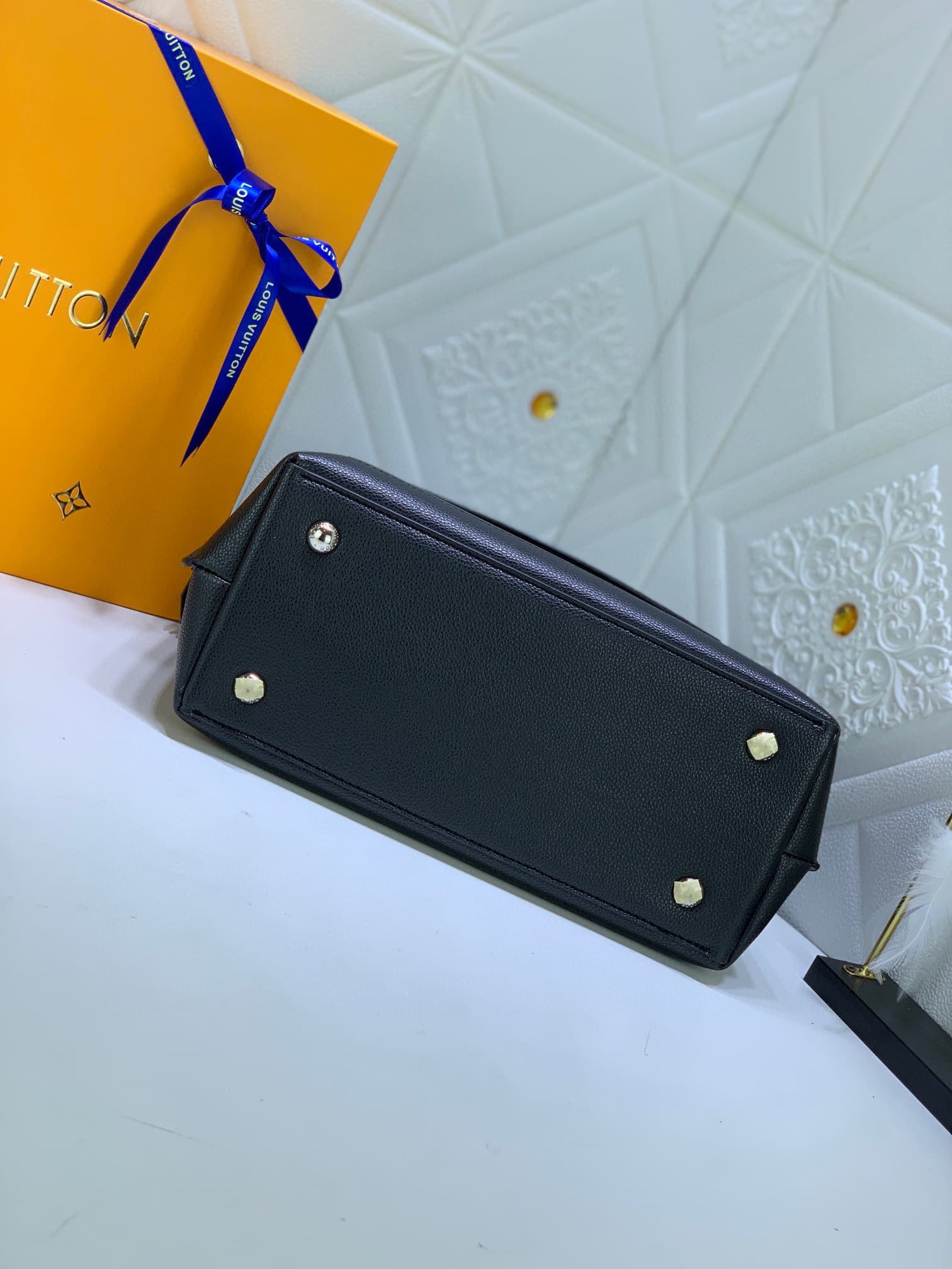 Louis Vuitton Lockme Ever Black 46Cm M51395
