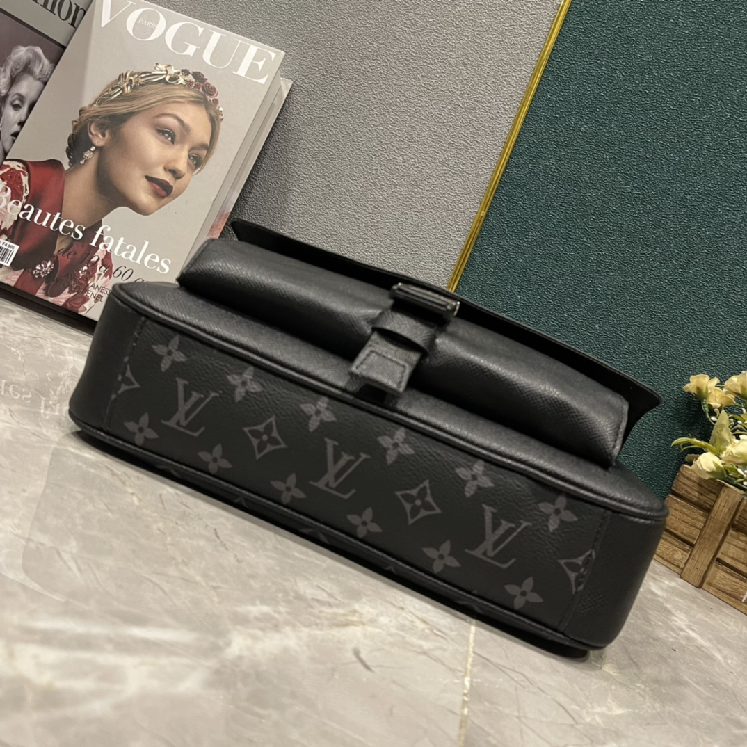 Louis Vuitton Messengerama Black 29Cm M30746