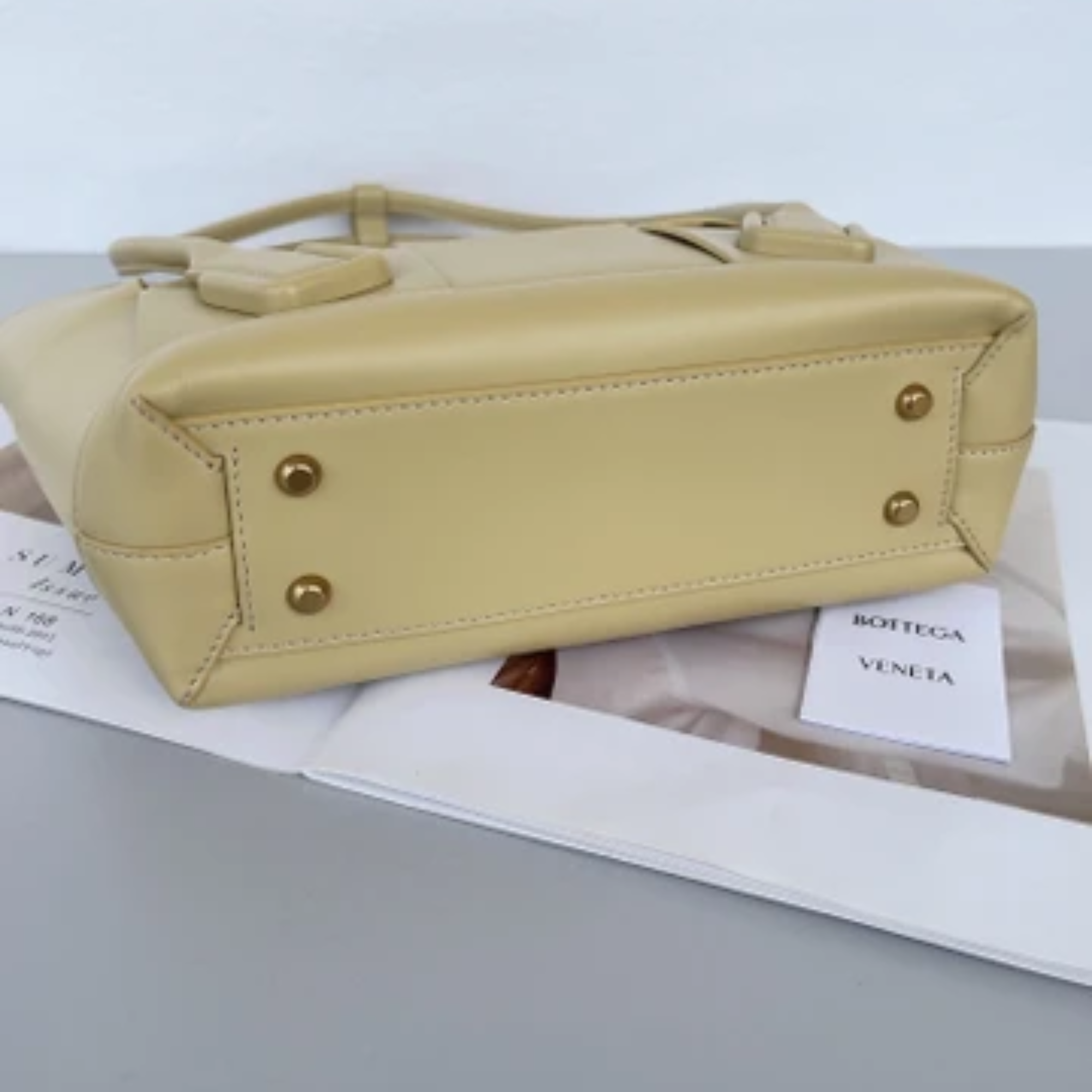 Bottega Veneta Arco Handbag Leather In Mud 20Cm