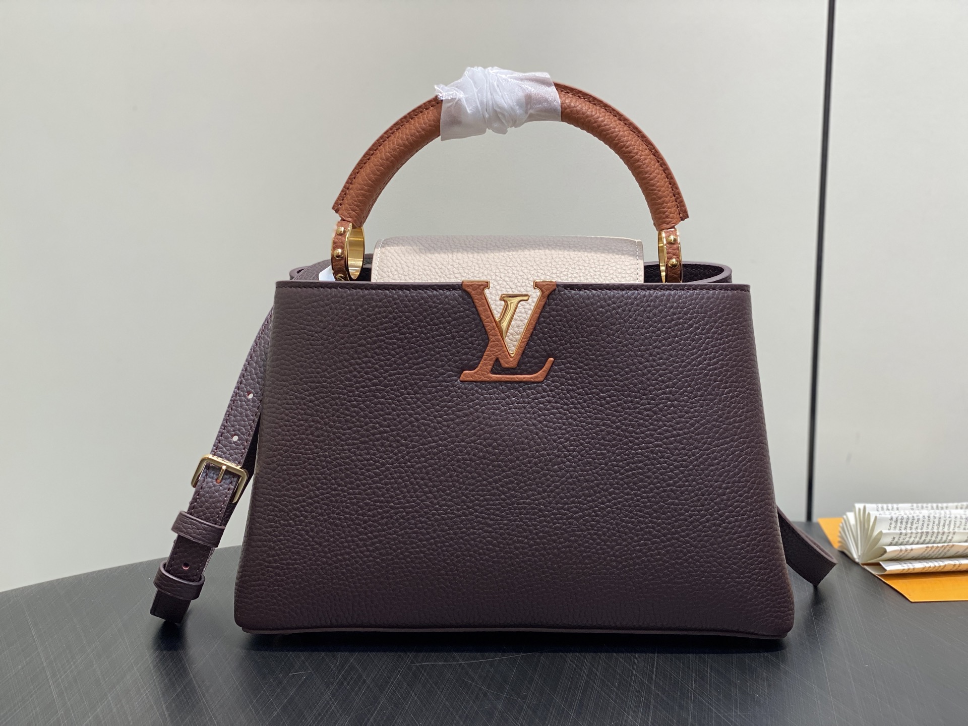 Louis Vuitton Capucines MM M12952 Chocolate 31.5cm/ 12.2in