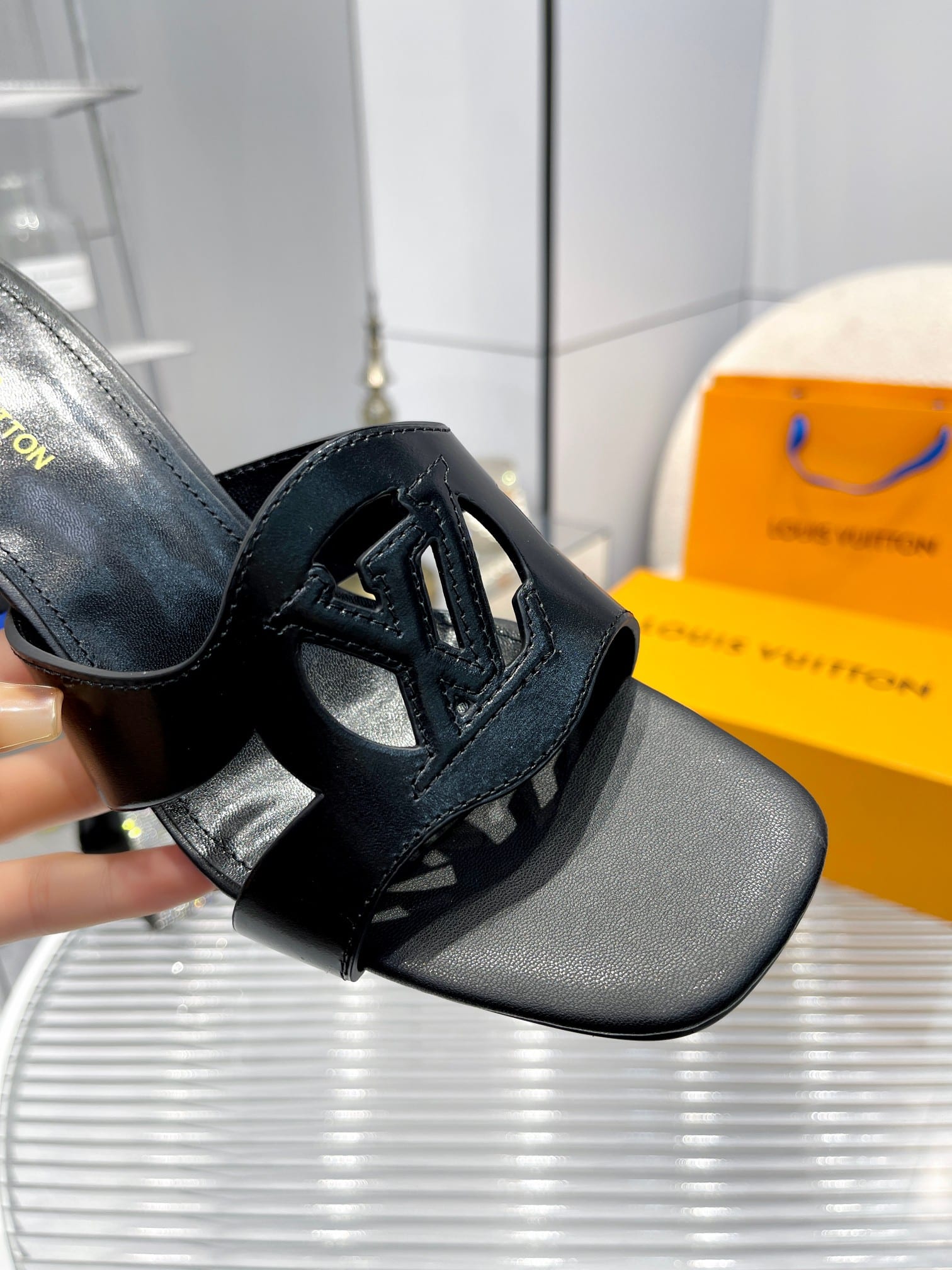Louis Vuitton Lv Isola Mule Black