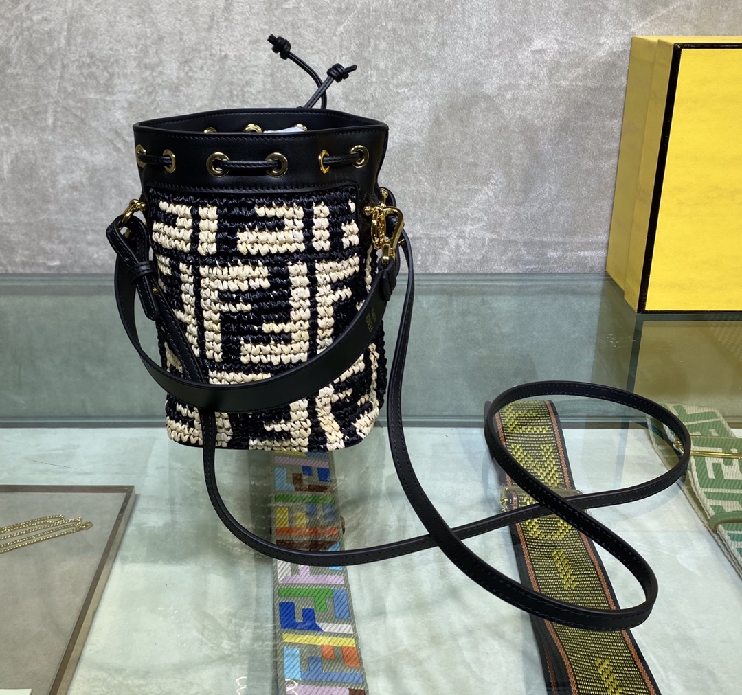 FENDI-Mon Tresor Mini Bucket Bag