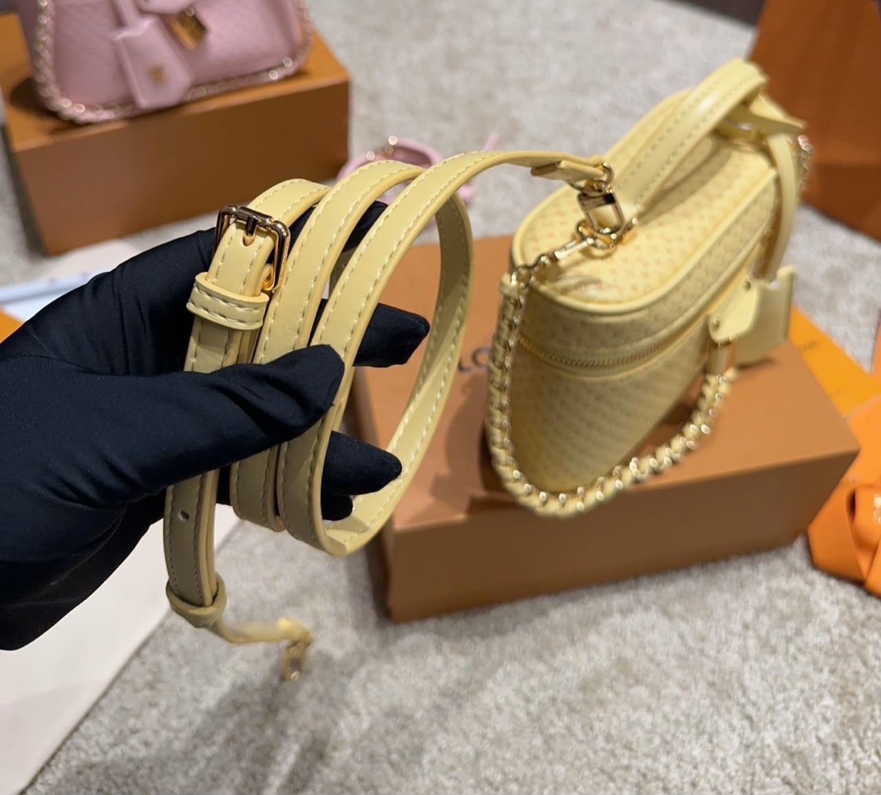 Louis Vuitton Vanity Chain Pouch 19cm M29051