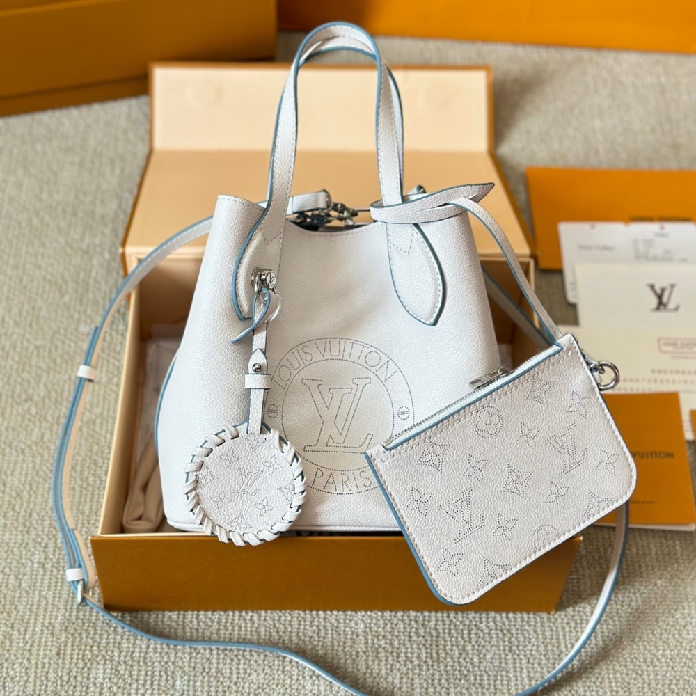 Louis Vuitton Blossom Mahina Bag With Lv Circle Motif White 23Cm