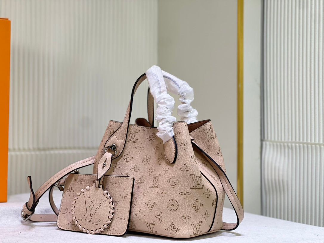 Louis Vuitton Blossom Pm Bag Nude 20Cm