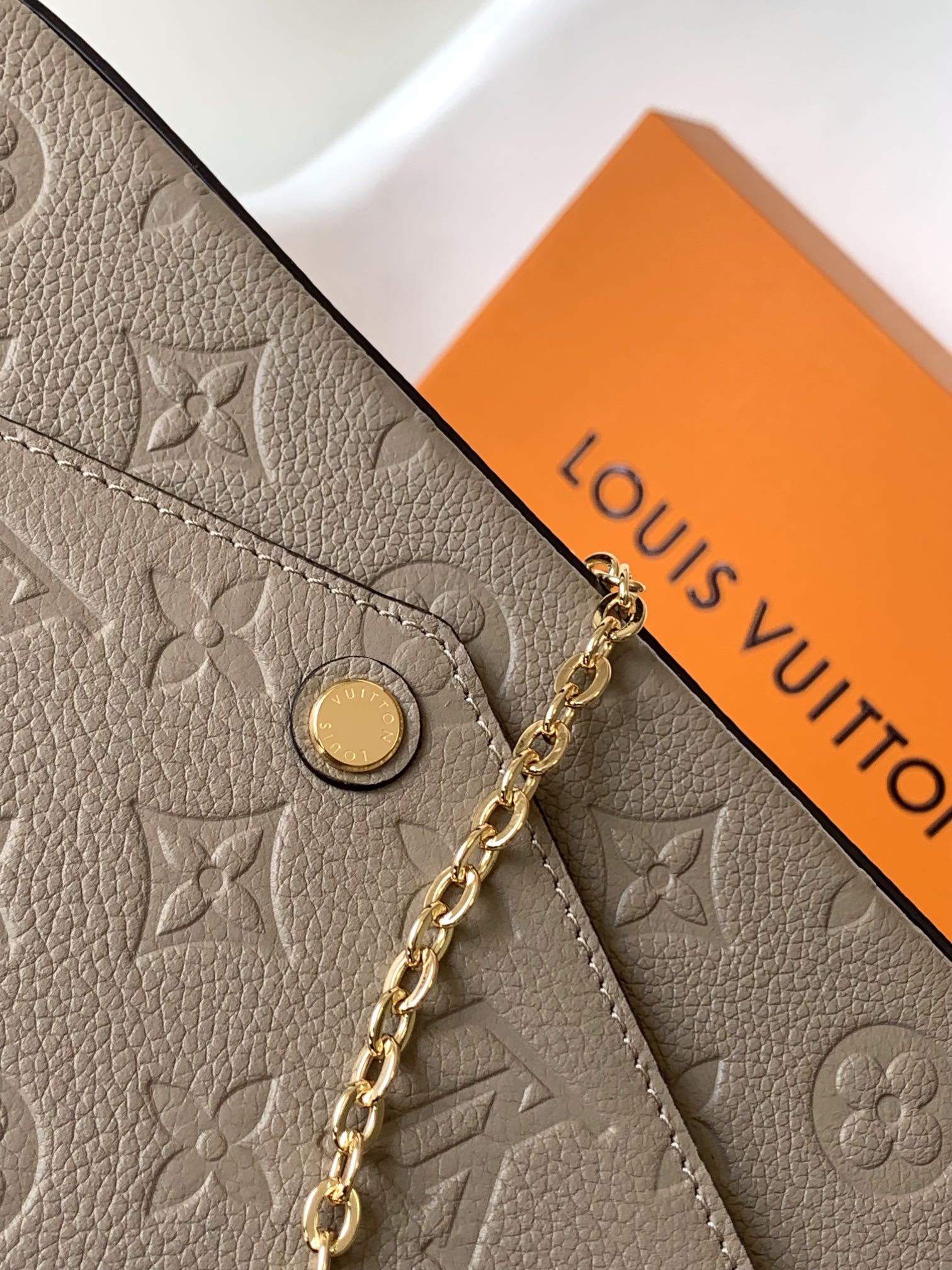 Louis Vuitton Felicie Pochette Bag Gray Tourterelle 21Cm