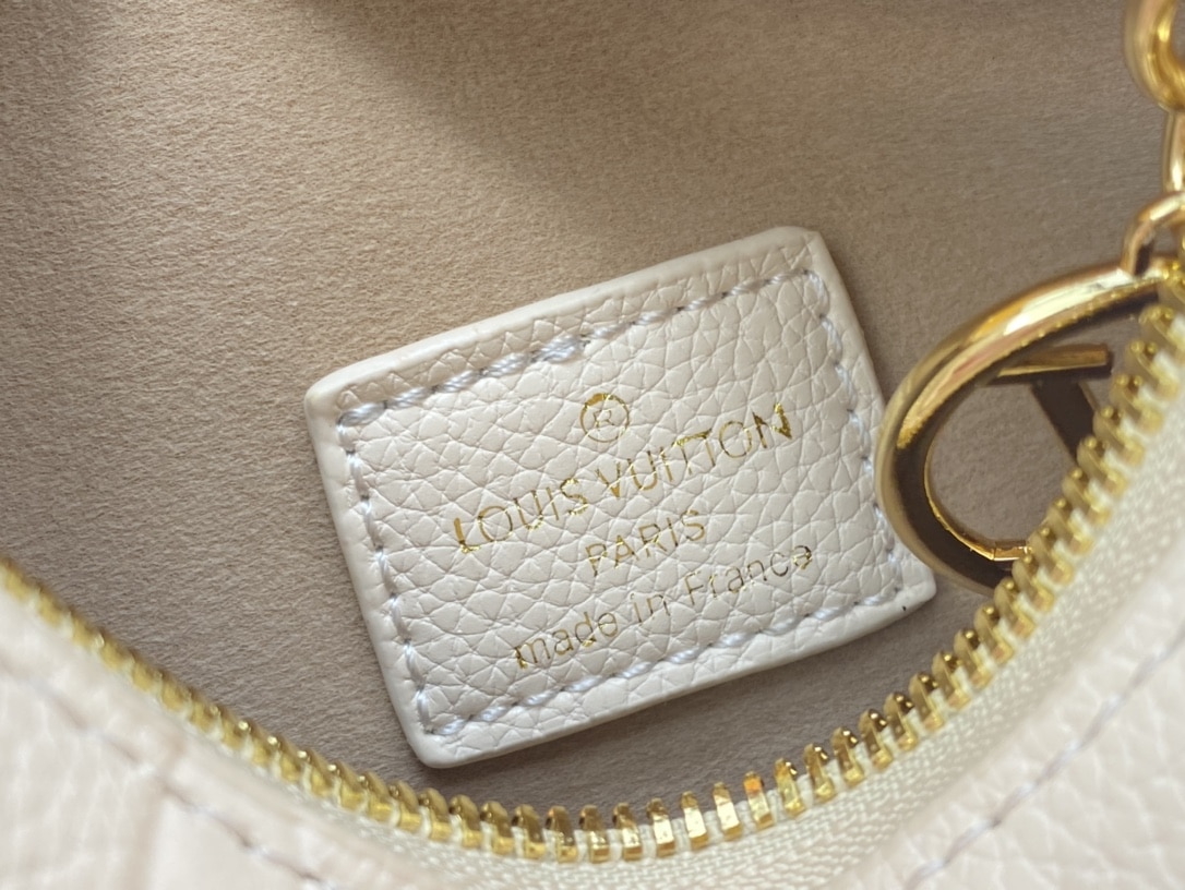 Louis Vuitton Mini Moon White 20Cm M82519