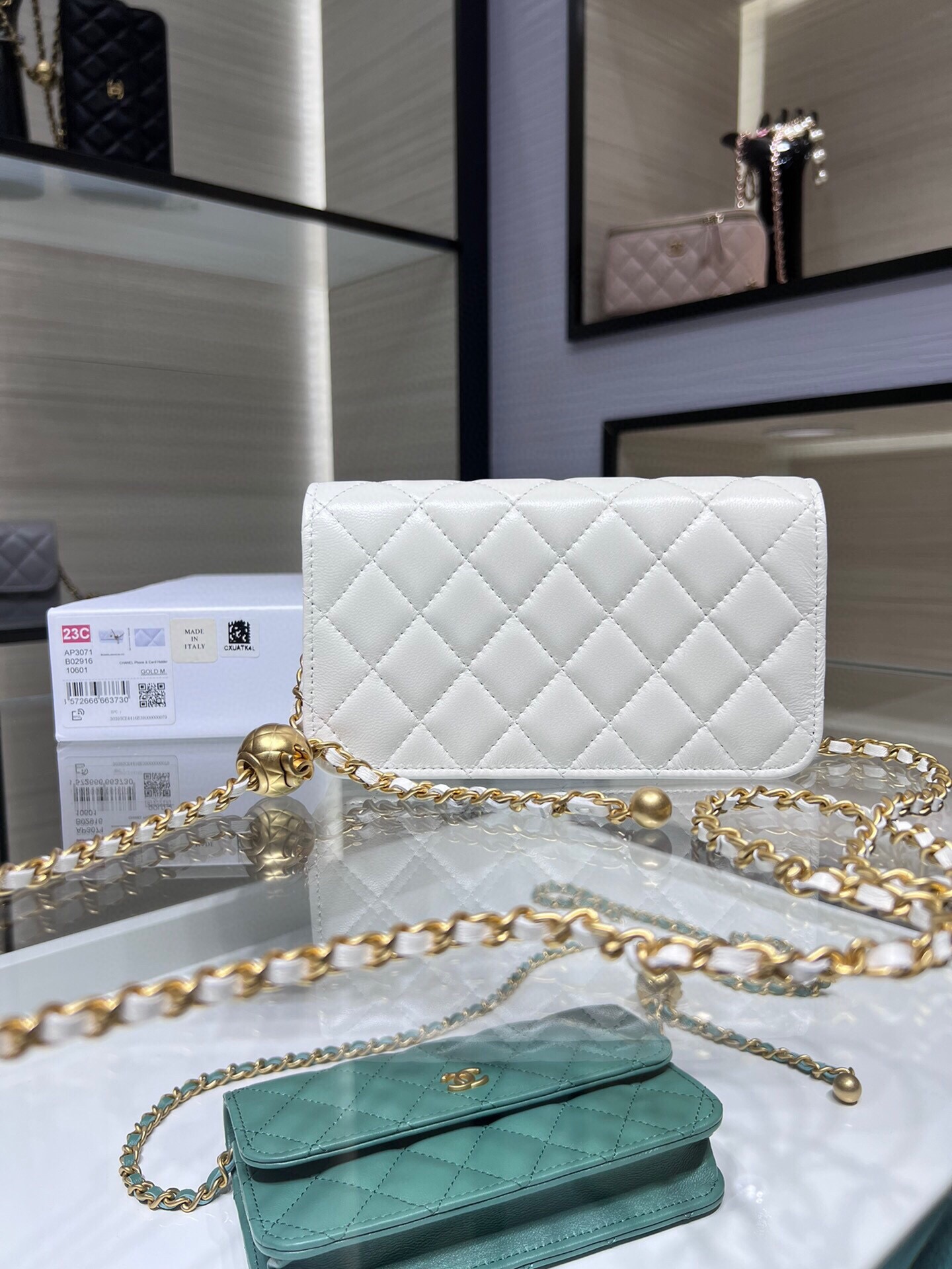 Wallet On Chain with Pearl Crush Ball（White）