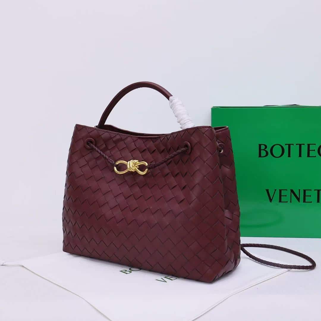Bottega Veneta Andiamo Leather Top Handle Black 33Cm
