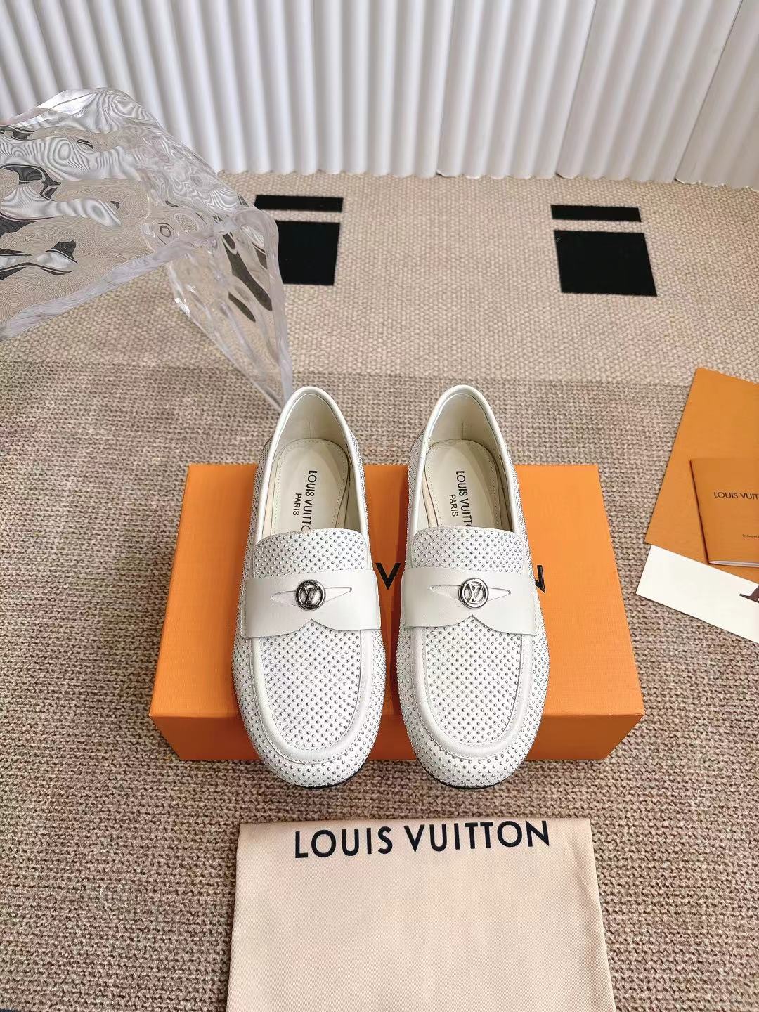 Louis Vuitton Soho Flat Loafer White1AGXDC