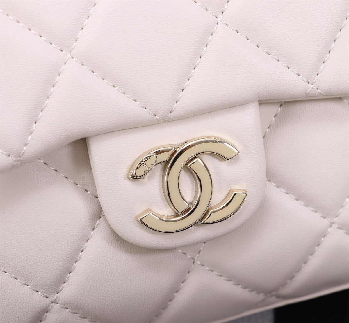 Chanel Maxi Hobo Bag Black Leather And Gold Tone Metal White 28Cm As4339