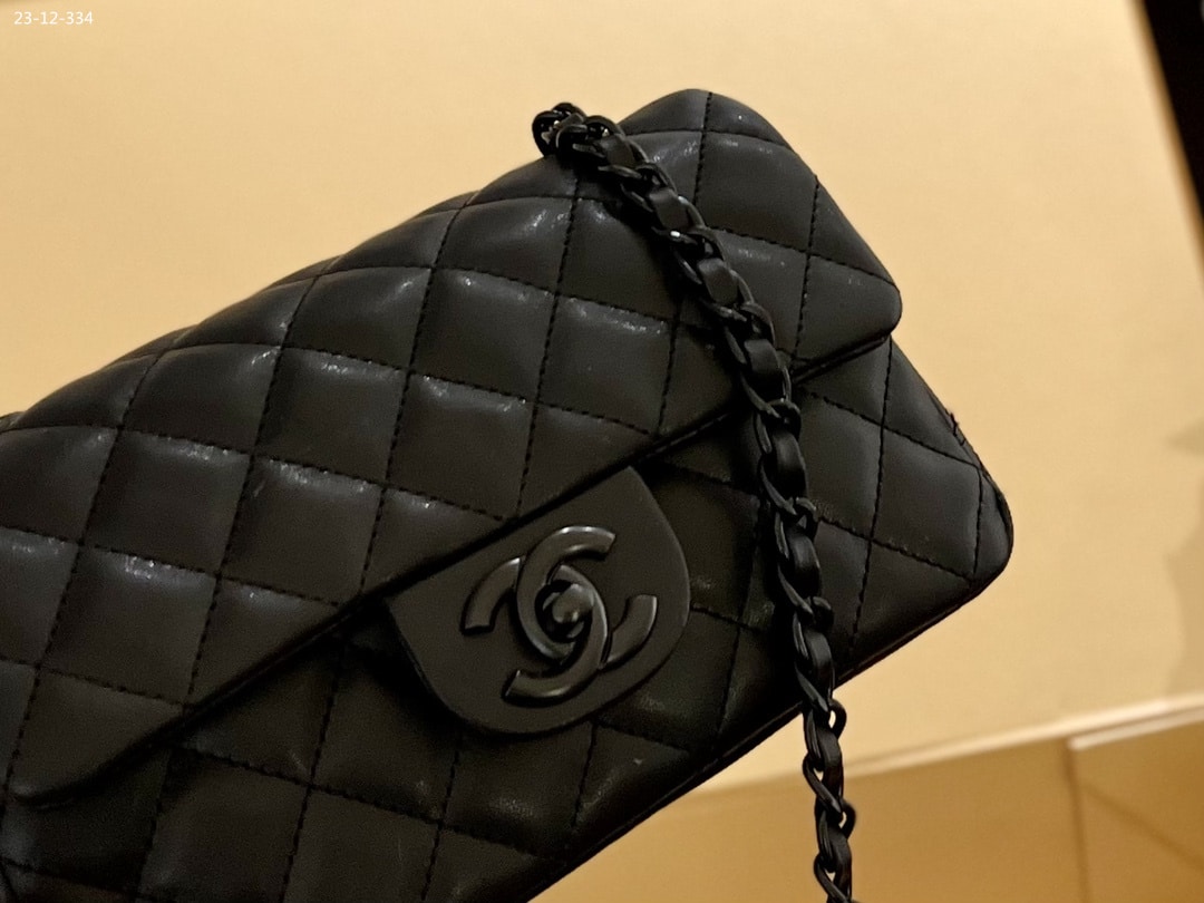 Chanel Flap Bag Black 20Cm