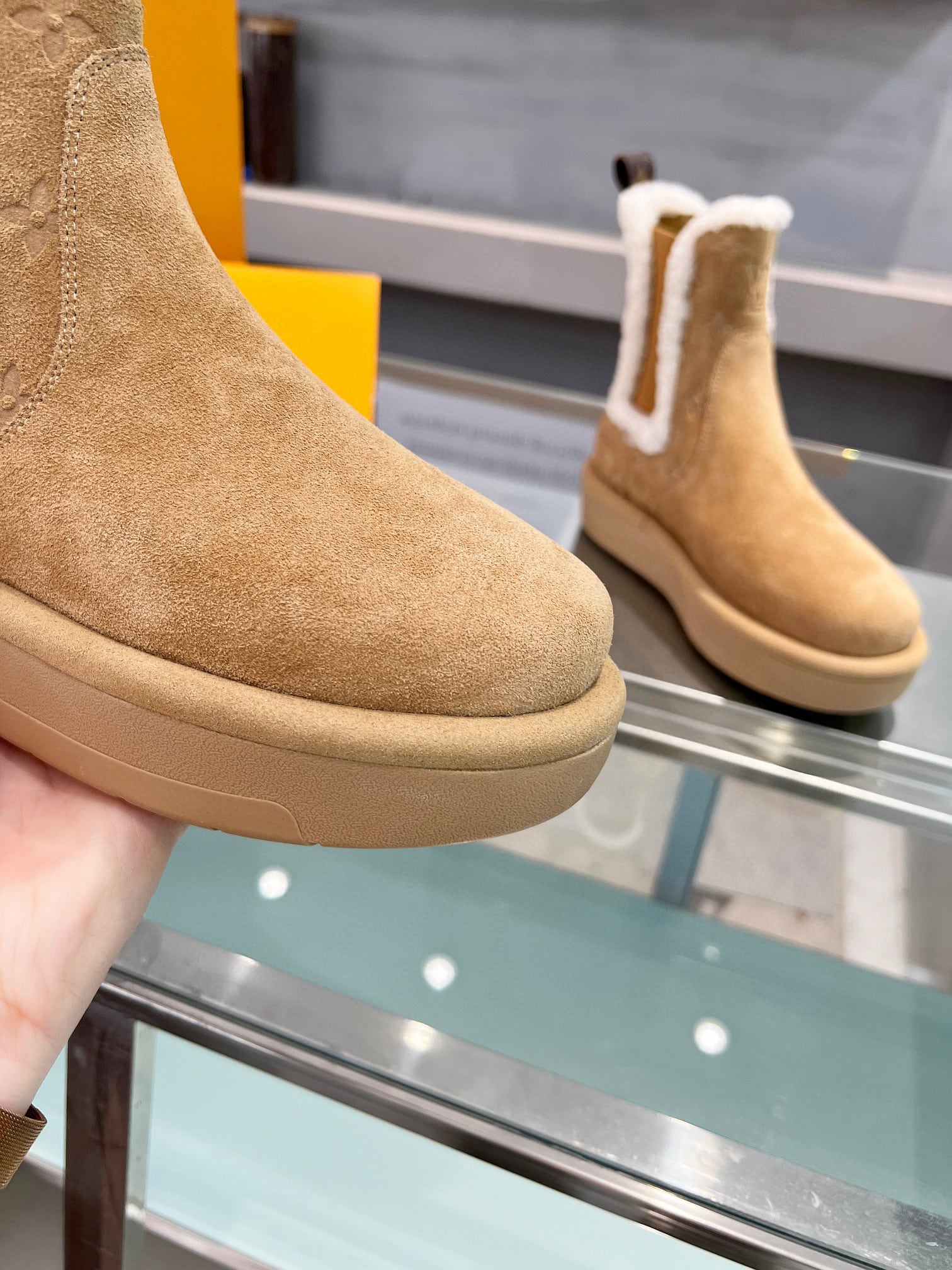 Louis Vuitton Aspen Chelsea Ankle Boot Beige 1Adc7R