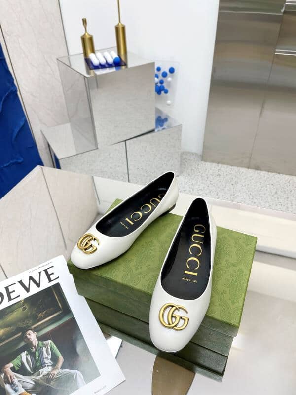Gucci Women’S Ballet Flat With Gc Logo White