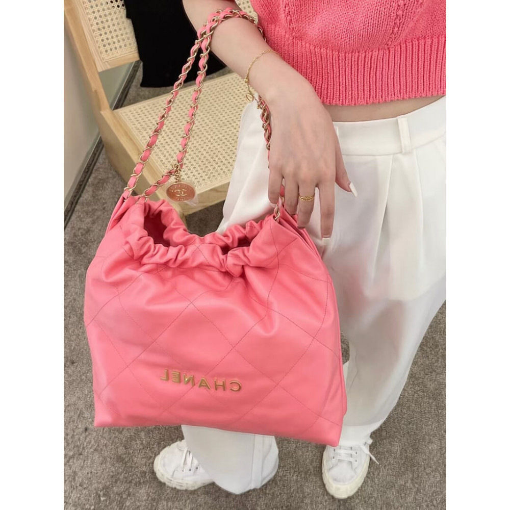 Chanel 22 Handbag in Shiny Calfskin 46cm
