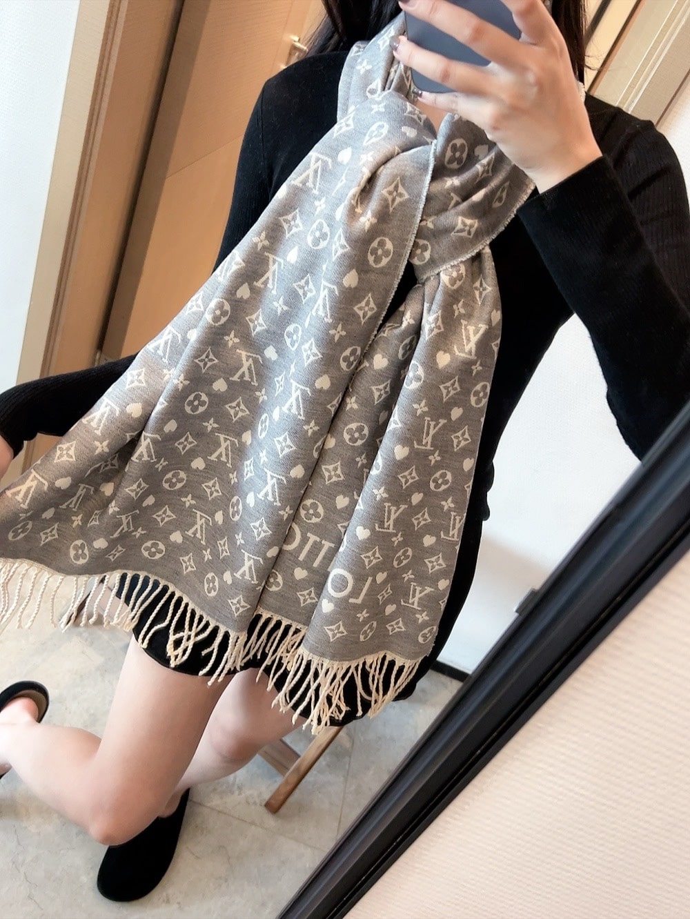 Louis Vuitton Echarpe Game On Scarf Grey M77641