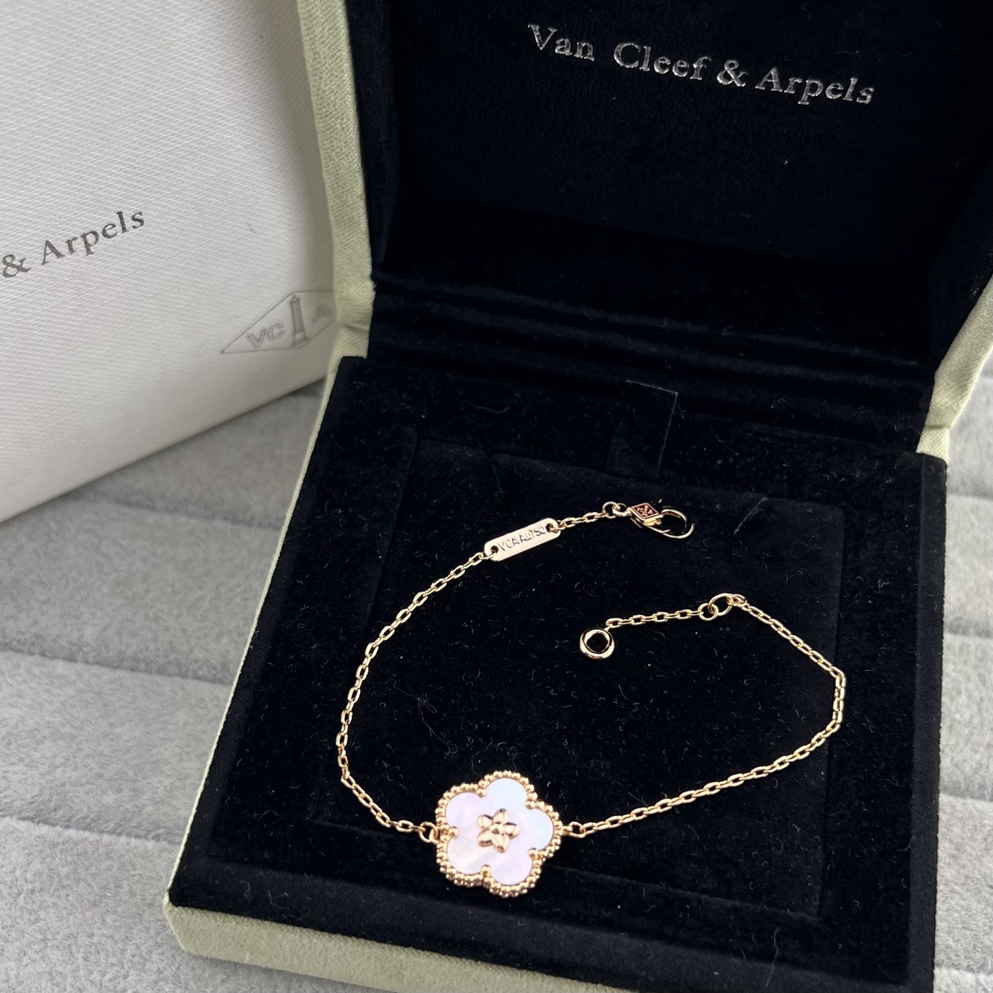 Five-leaf clover white fritillary plum blossom bracelet