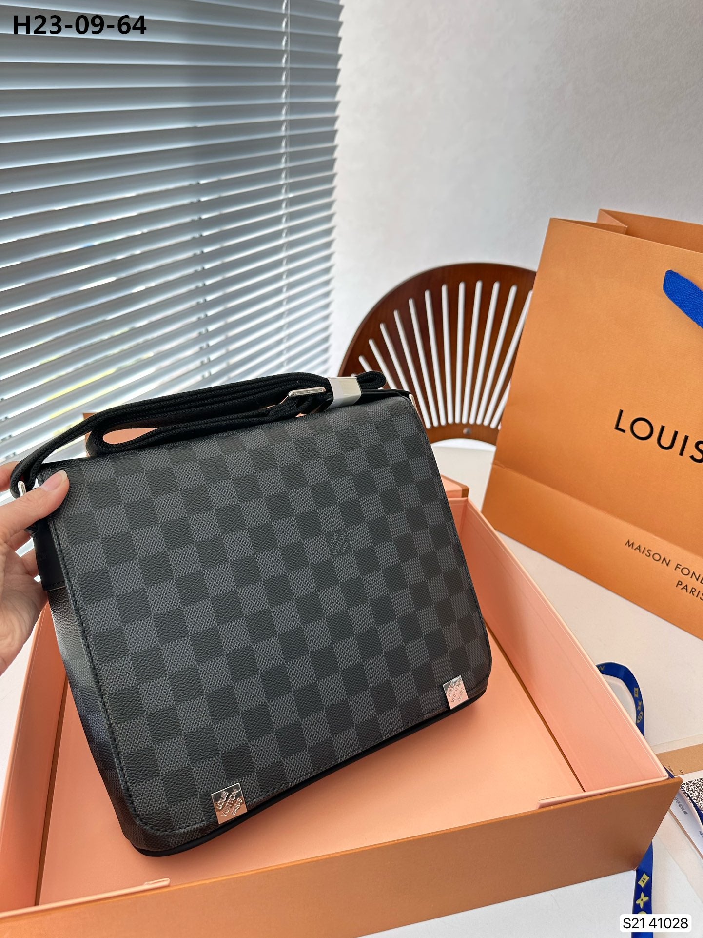 Louis Vuitton District Pm Damier Black 26Cm N41028