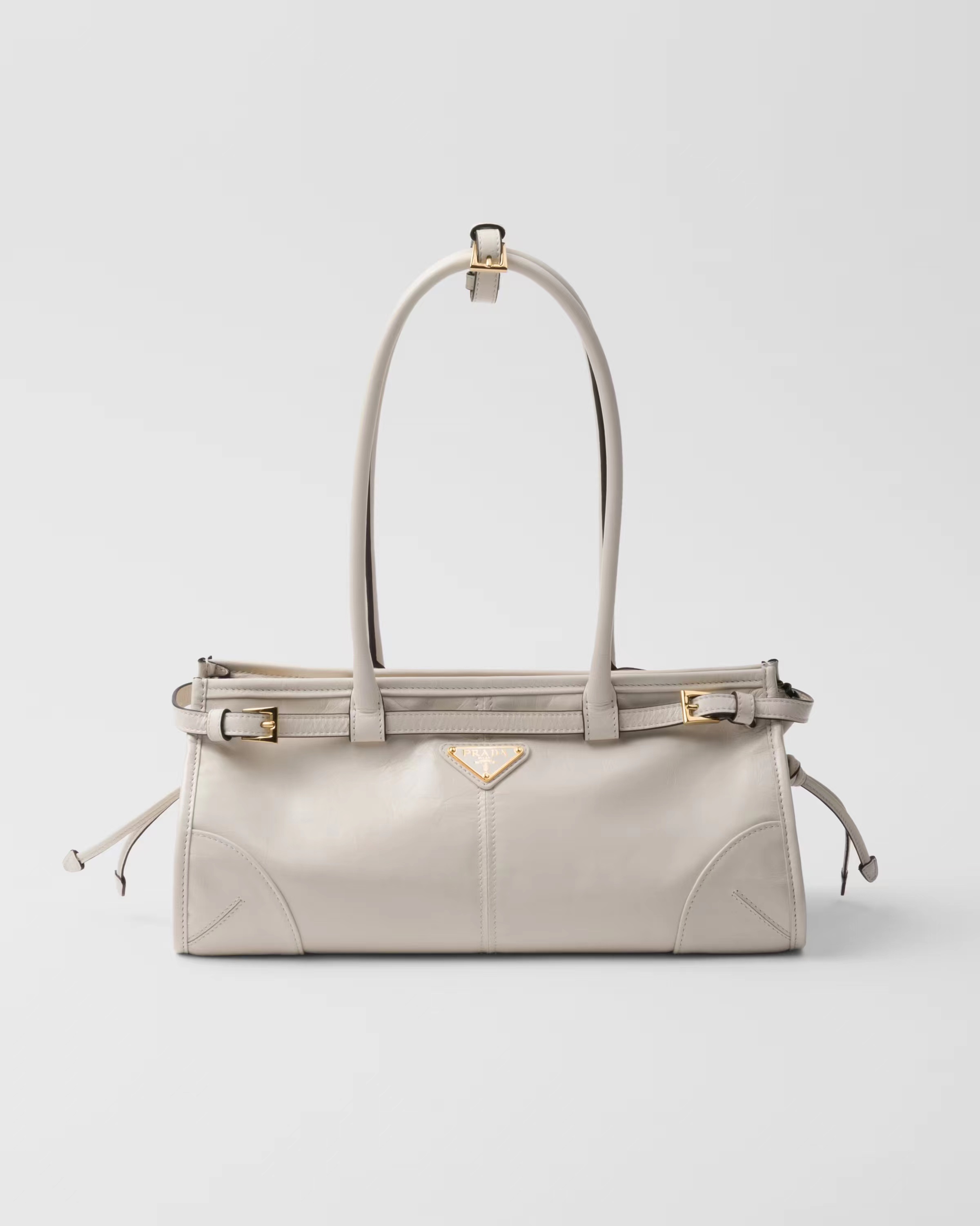Medium leather handbag