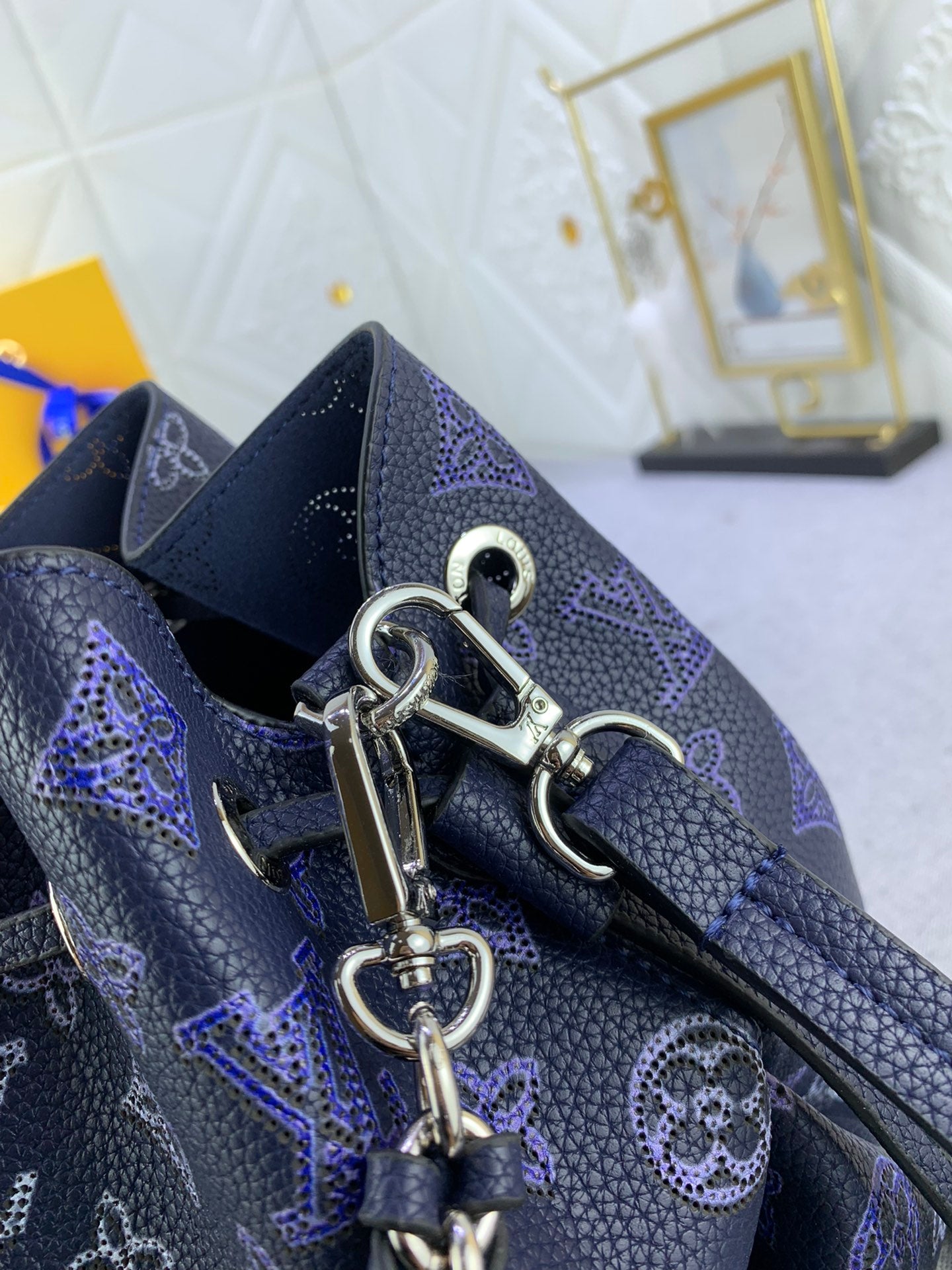Louis Vuitton Bella Navy Blue 22Cm M21096