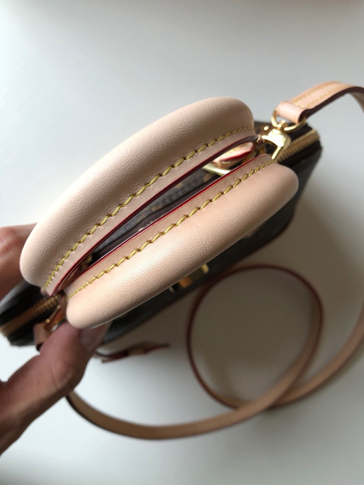 Louis Vuitton Alma Monogram 23cm