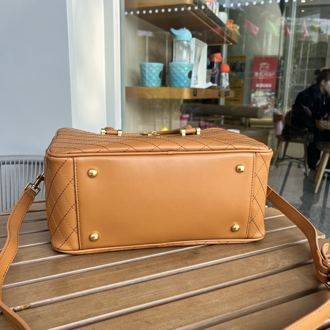 Saint Laurent Lyia Duffle In Quilted Brown 31Cm