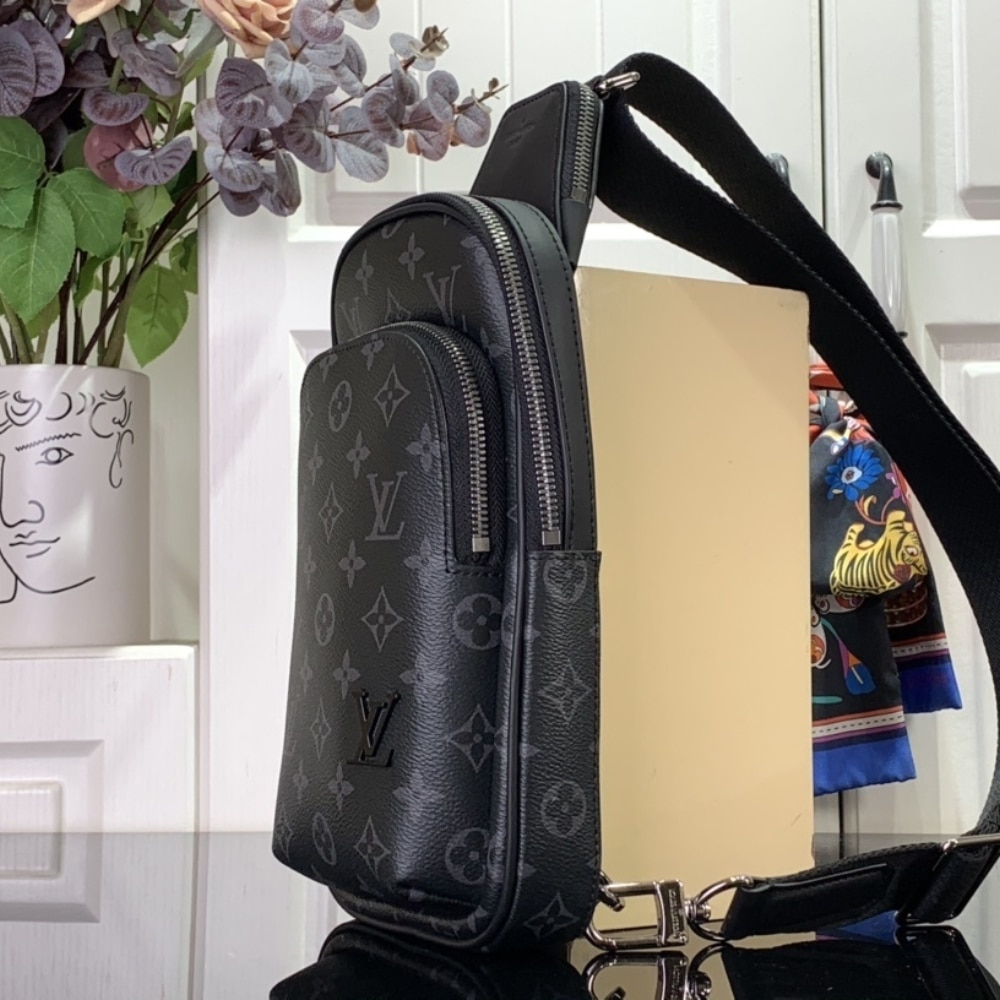 Louis Vuitton Avenue Slingbag PM Monogram Eclipse Black 33cm M47137