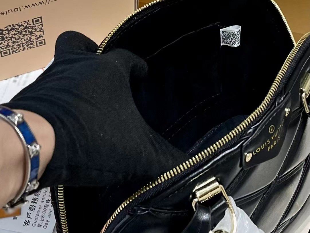 Louis Vuitton Alma Bb Bag Black 24Cm M23666
