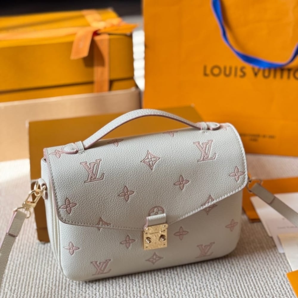 Louis Vuitton Pochette Métis Eden 25Cm M14977