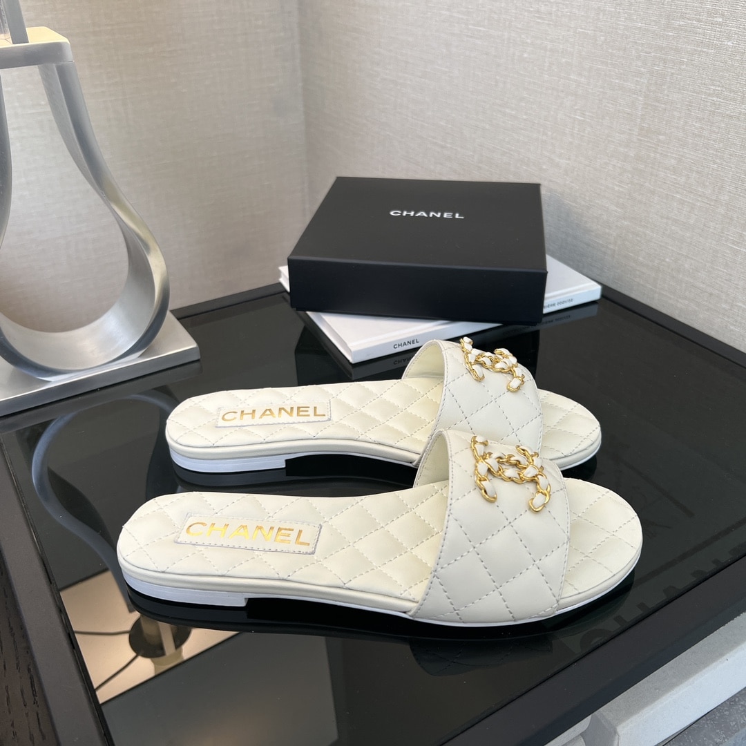Chanel 23P Chain CC Slide Mules Quilted Leather White