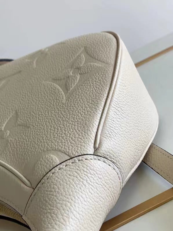 Louis Vuitton Bagatelle 22Cm Cream Beige