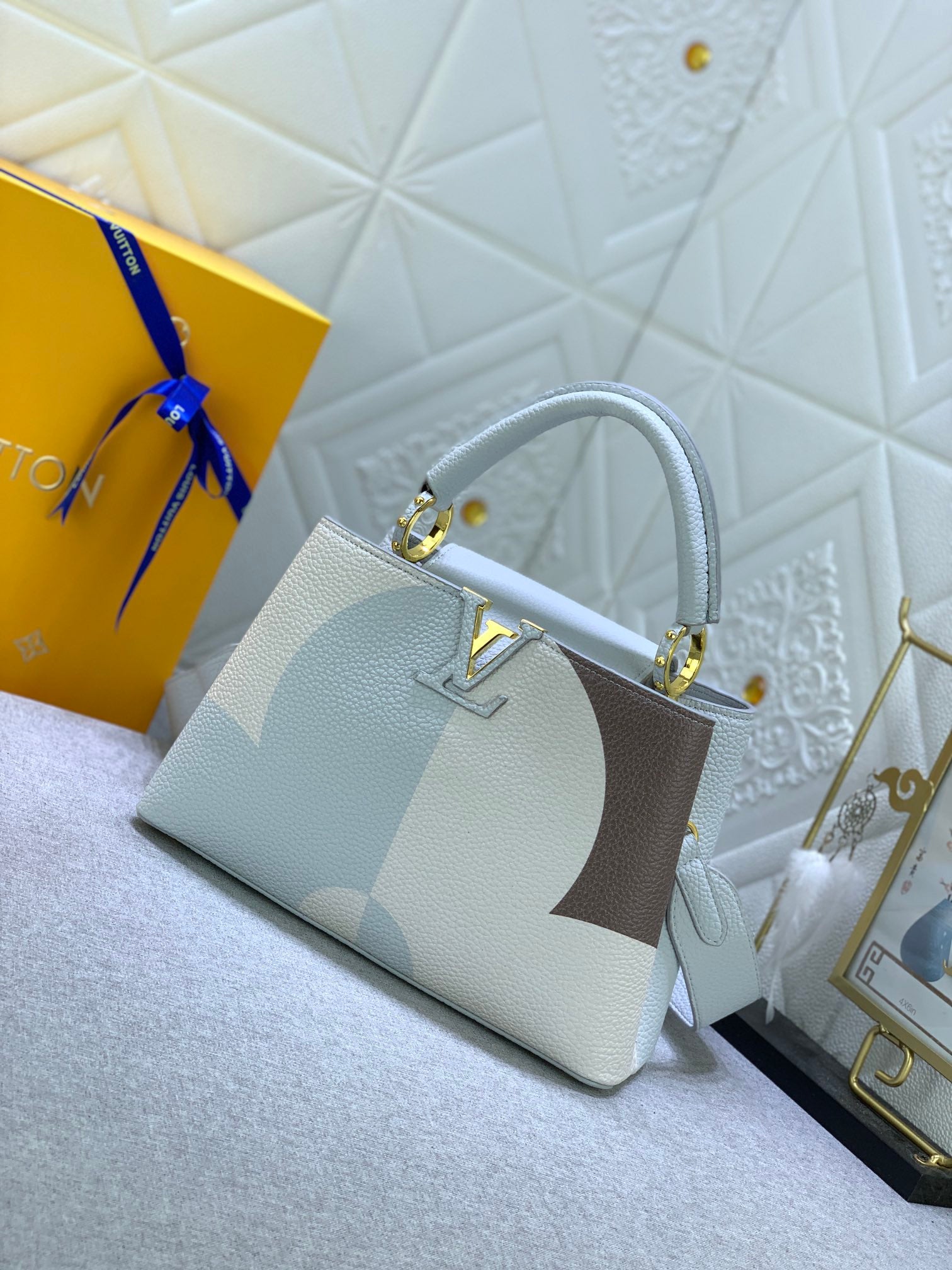 Louis Vuitton Capucines Ice Age White 27Cm