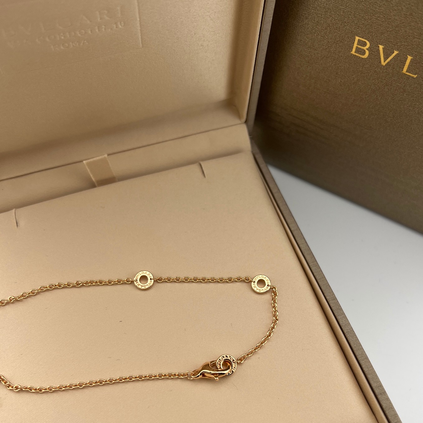 Rose gold hollow round cake letter logo pink diamond pendant necklace