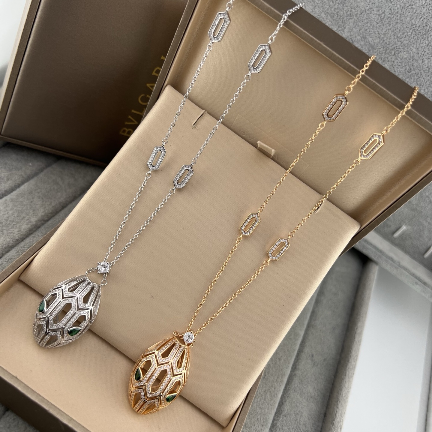 Full Diamond Green Eyed Snake Head Hollow Moving Solitaire Necklace