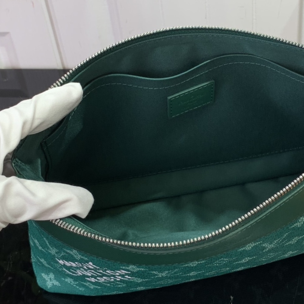 Louis Vuitton Pochette Voyage Souple Green 21Cm M12665
