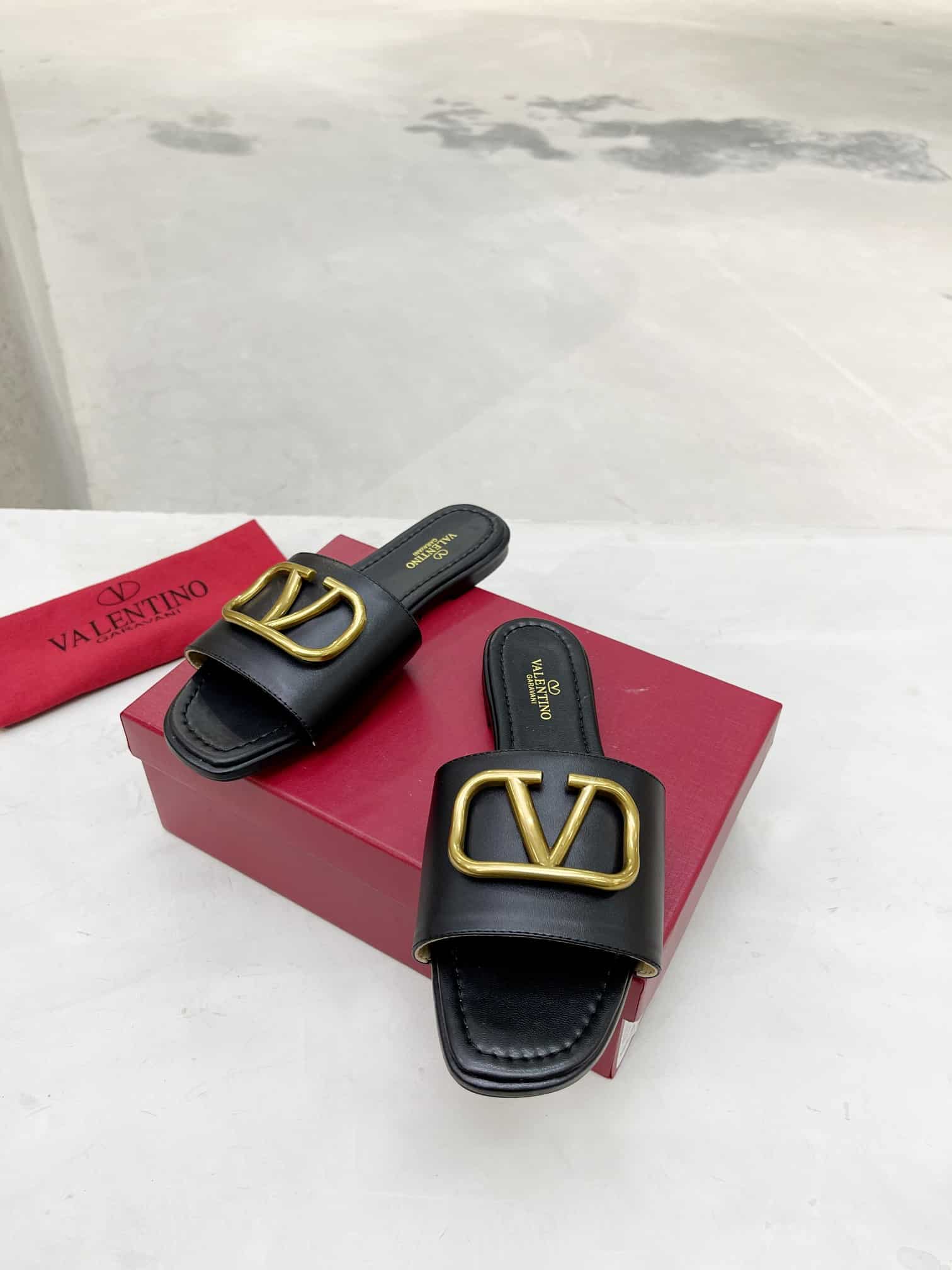 Valentino Garavani Vlogo Signature Slide Sandal Black