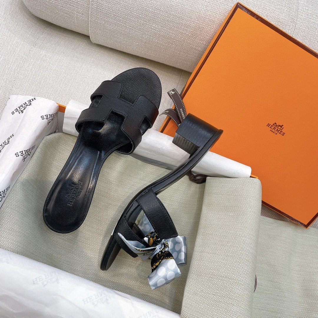 HERMES SANDAL BLACK OASIS